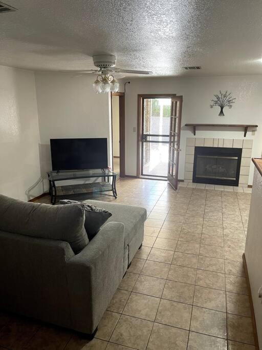 Townhouse, Two Car Garage, Fireplace Back Yard Las Cruces Exterior foto